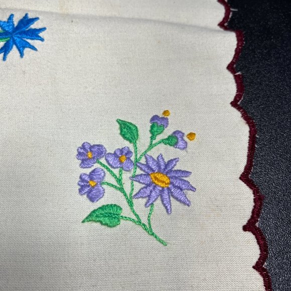 Vintage Hungarian Matyo Table Runner. Small - Picture 4 of 10